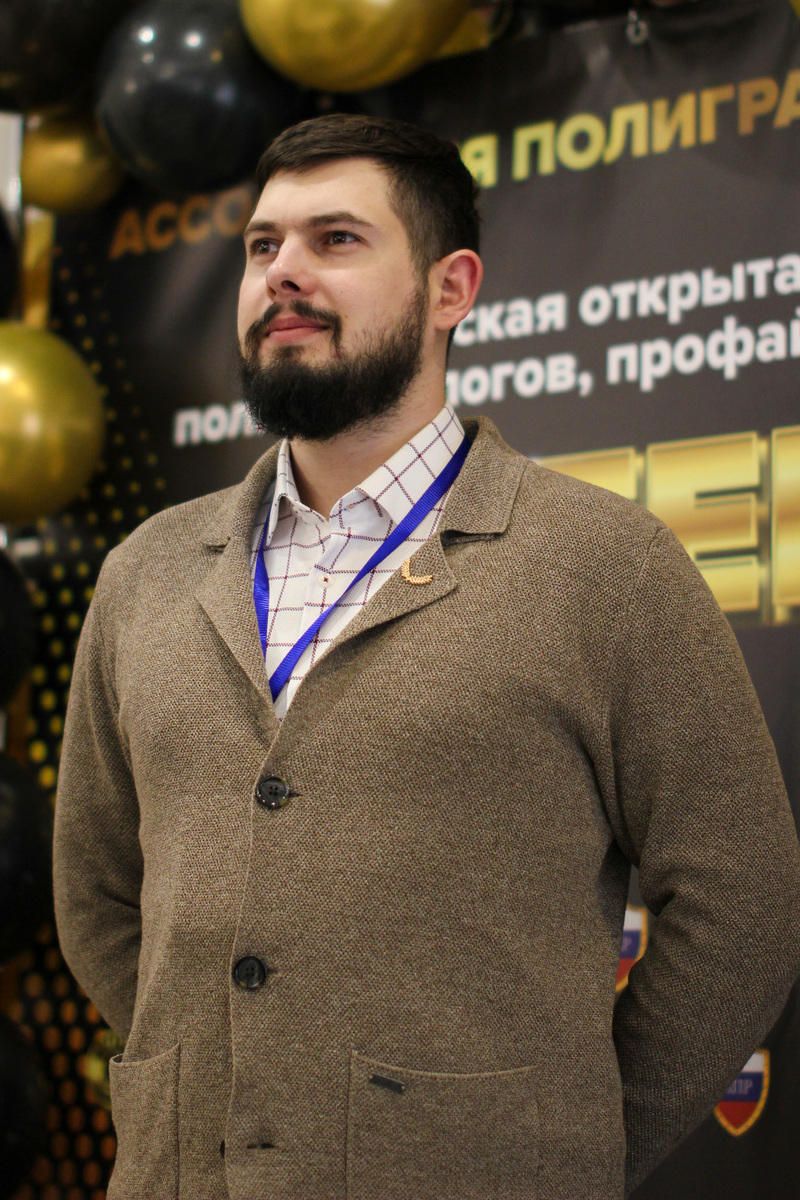 <span style="font-weight: bold;">Колесниченко Максим Викторович</span><br>